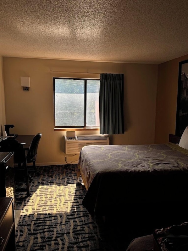 Suite - King Bed Non-Smoking | Desk, iron/ironing board, cribs/infant beds, rollaway beds