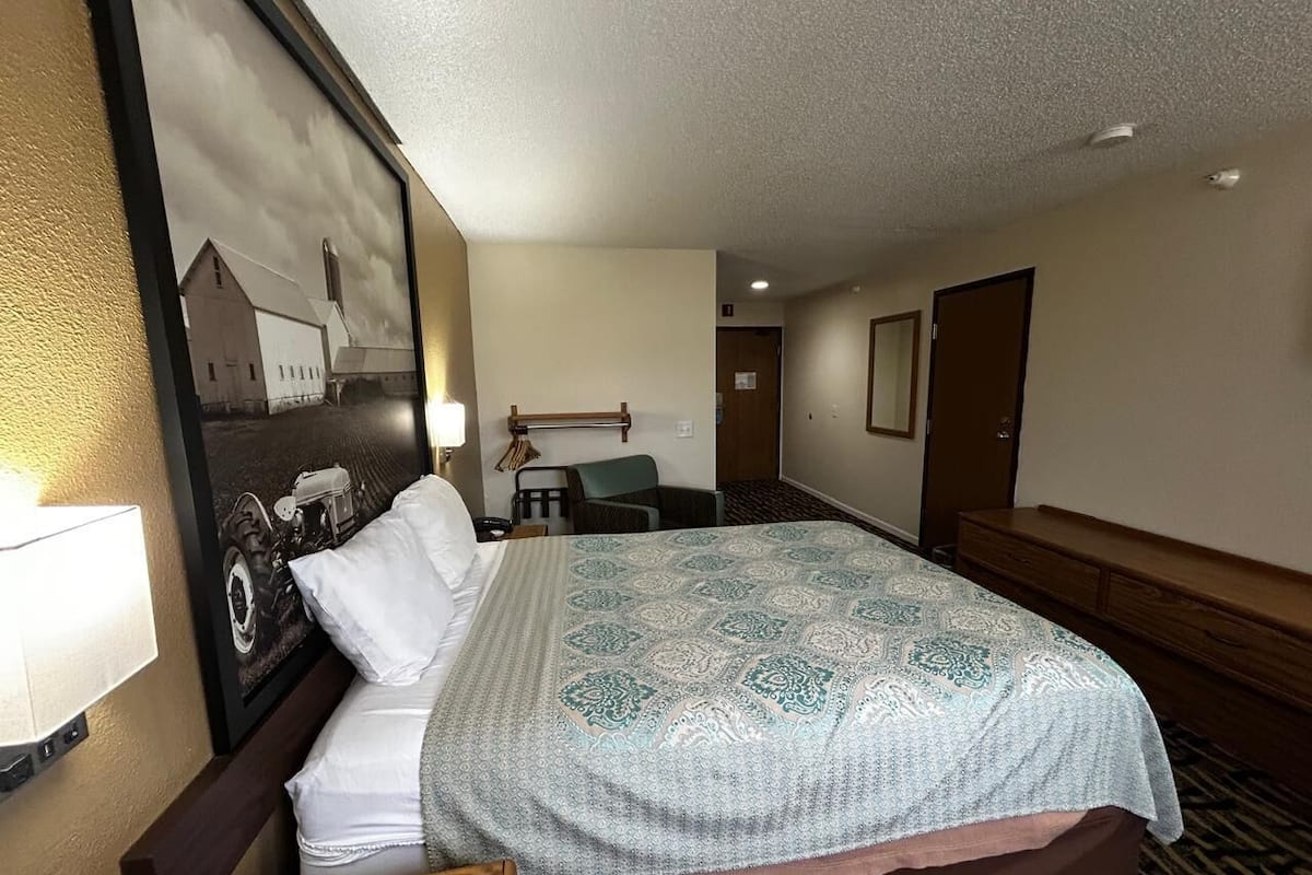 Desk, iron/ironing board (on request), cots/infant beds, rollaway beds