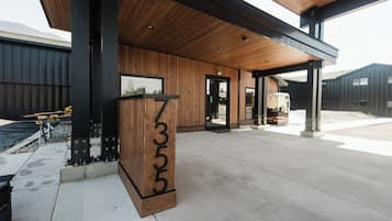 Mặt tiền nơi lưu trú
