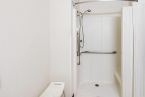 2 habitaciones, escritorio y cortinas blackout 