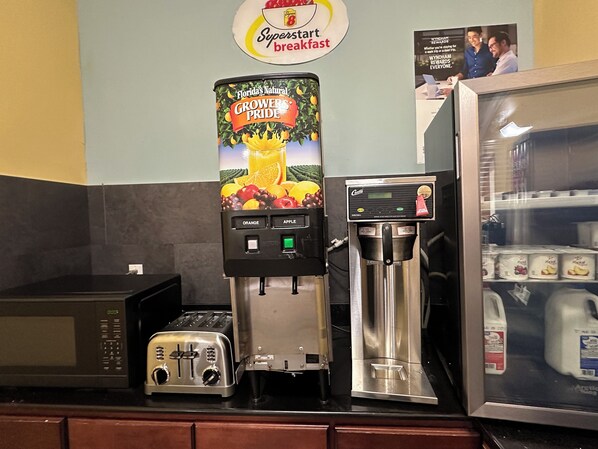 Ilmainen päivittäinen mannermainen aamiainen 