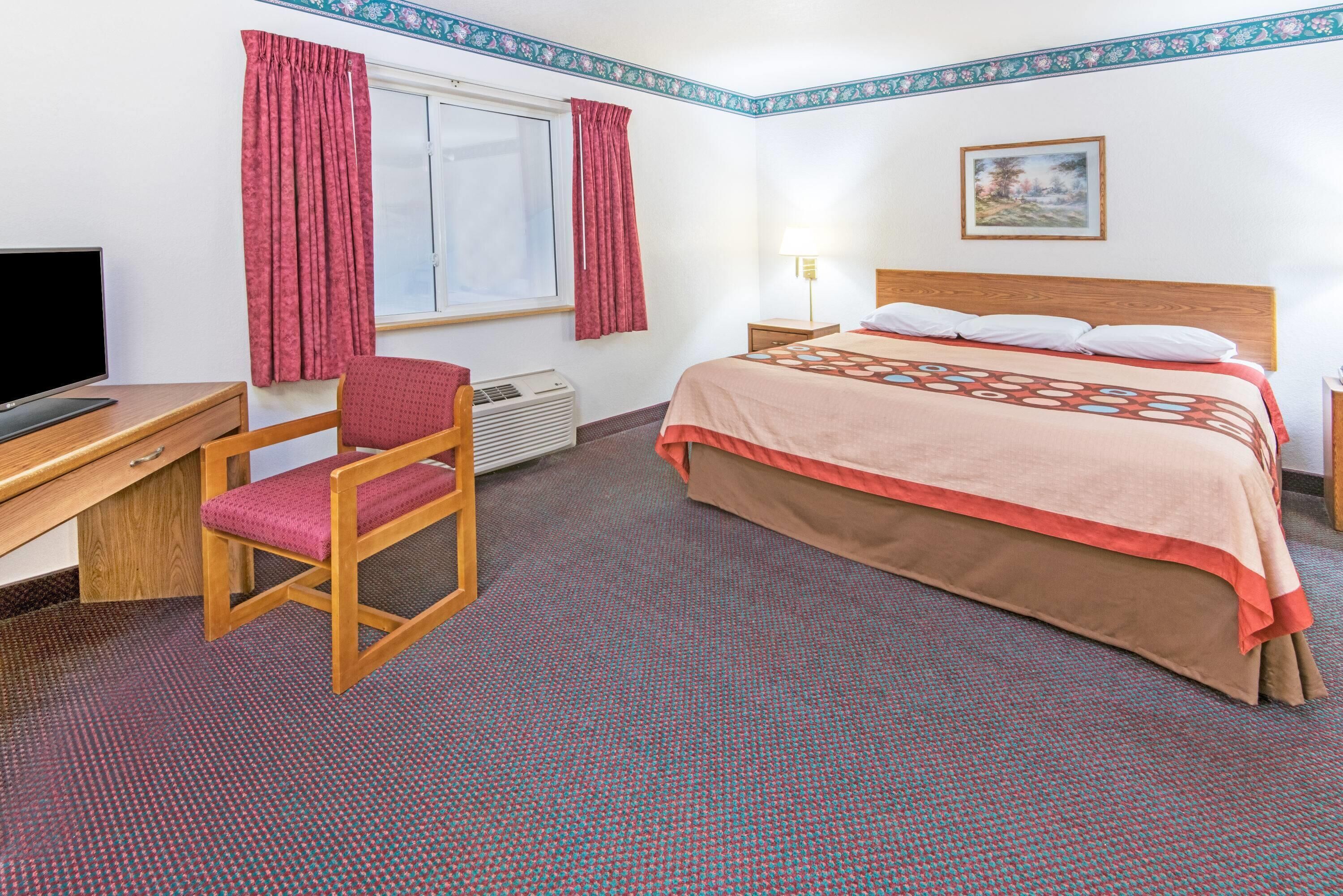 Suite, 1 King Bed, Non Smoking | 2 bedrooms, desk, blackout drapes, iron/ironing board