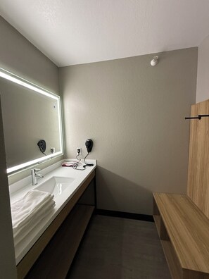 Kylpyhuoneen pesuallas