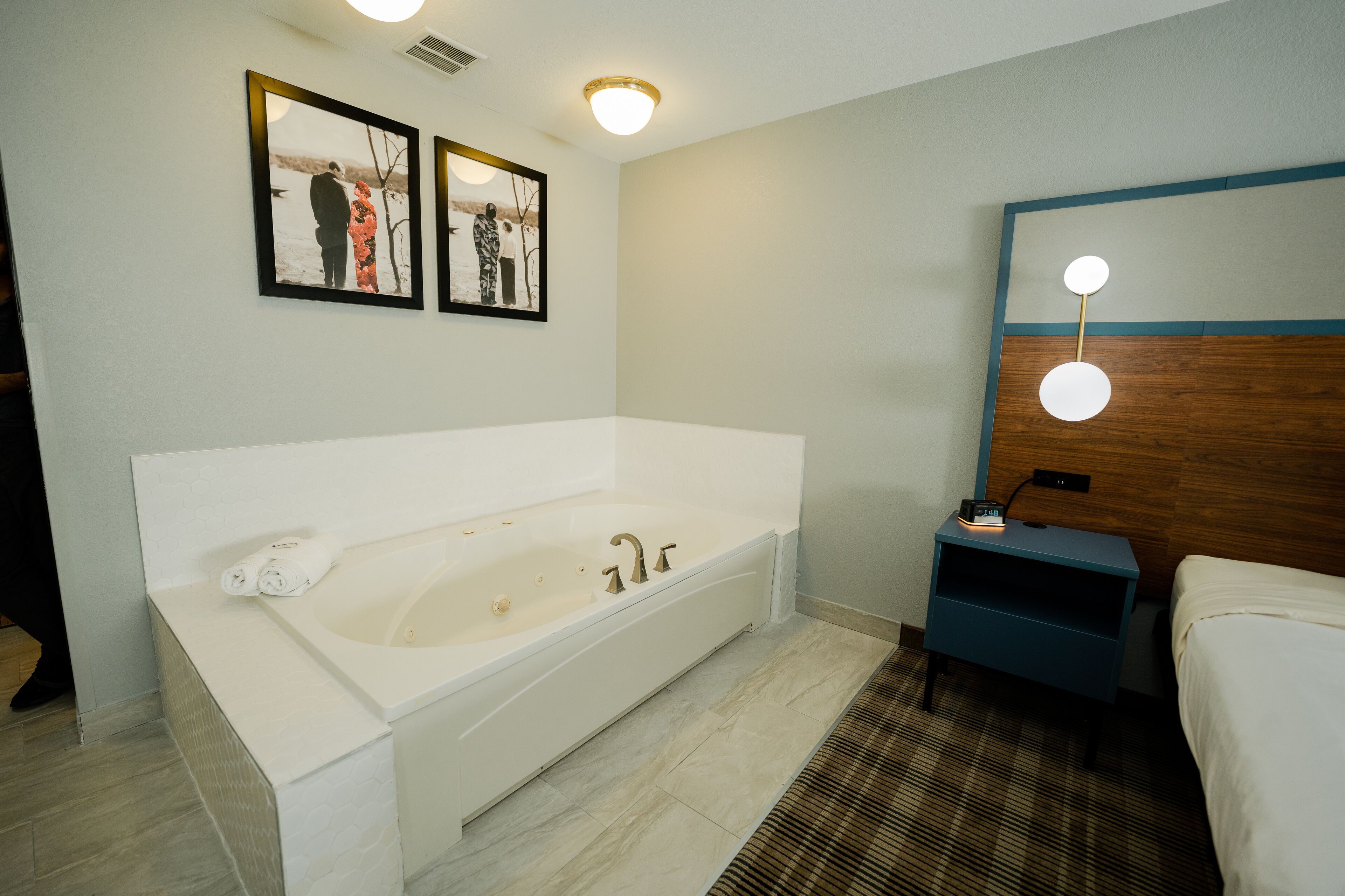 Studio Suite, 1 King Bed, Non Smoking | Desk, blackout drapes, iron/ironing board (on request), cribs (free)