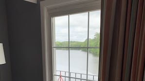 Studiosuite, 1 kingsize-seng, ikke-røyk | Skrivebord, blendingsgardiner, strykejern/-brett og sengetøy