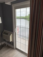 Studio Suite, 1 King Bed, Non Smoking | Desk, blackout drapes, iron/ironing board, bed sheets