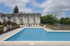 Outdoor pool, pool loungers