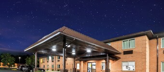Super 8 by Wyndham Fairmont