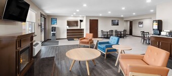 Super 8 by Wyndham Fairmont