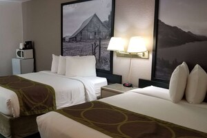 Standard Room, 2 Queen Beds (Pet Friendly)