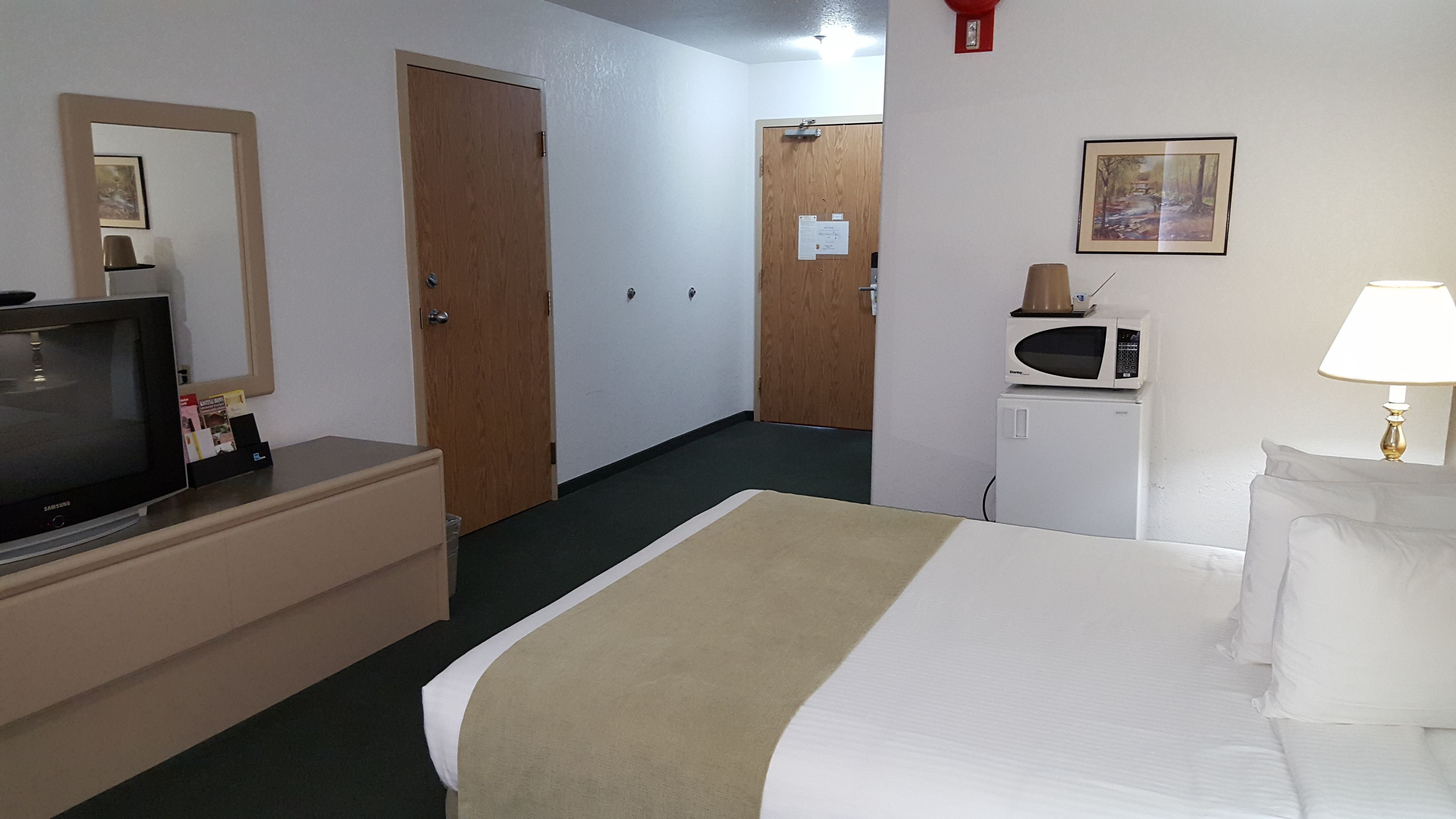 Tirai kedap cahaya, setrika/meja setrika, Wi-Fi gratis, dan seprai linen