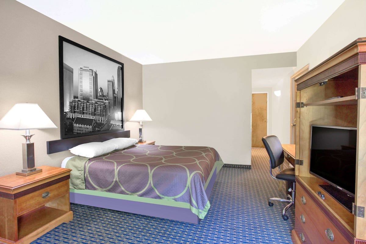 Desk, iron/ironing board, cribs/infant beds, free WiFi