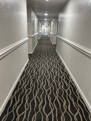 Hallway - Super 8 by Wyndham Clemmons/Bermuda Run/Winston-Salem I-40 (Clemmons)