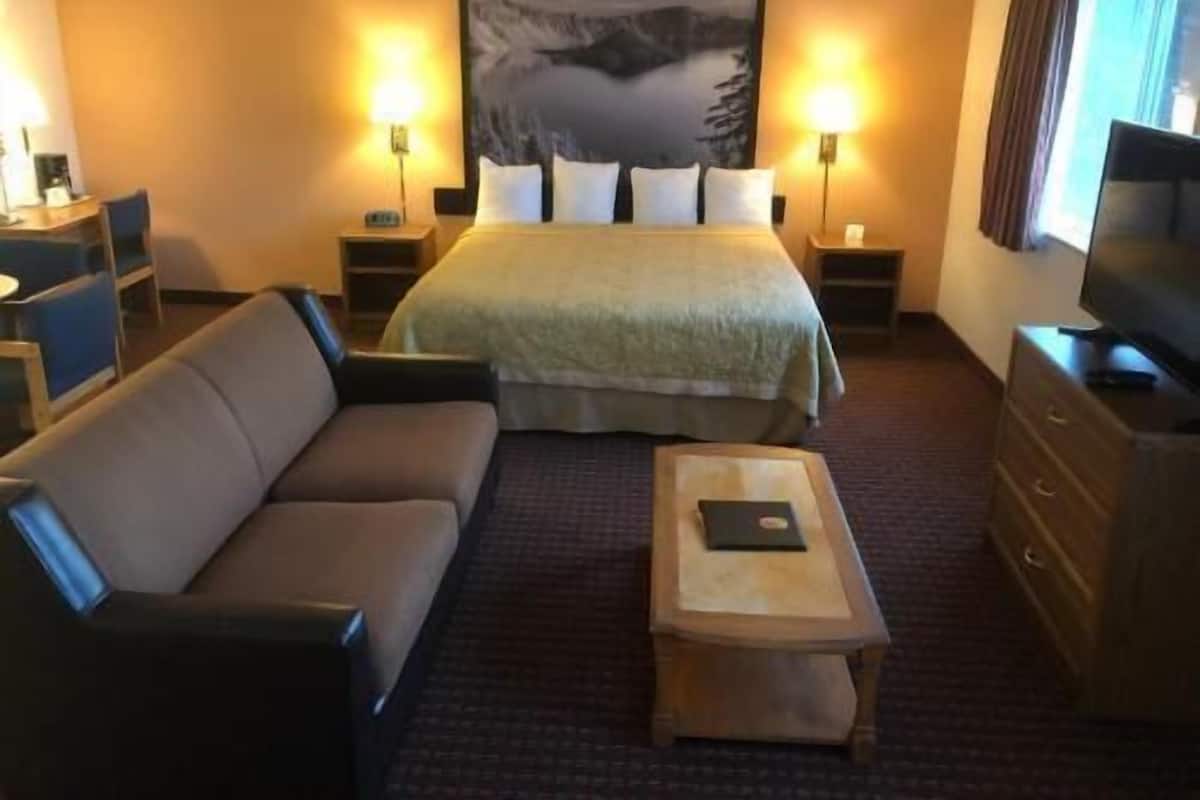Desk, iron/ironing board, cribs/infant beds, free WiFi
