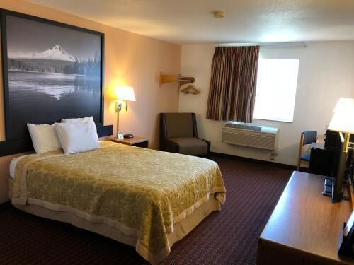 Desk, iron/ironing board, cots/infant beds, free WiFi