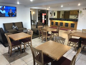 Lobby sitting area - Super 8 by Wyndham The Dalles OR (The Dalles)