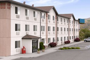 Exterior - Super 8 by Wyndham The Dalles OR (The Dalles)