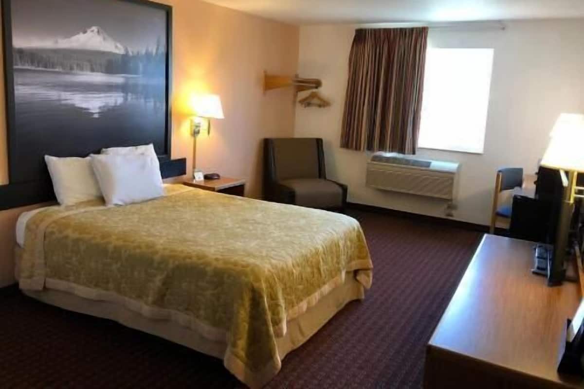 Desk, iron/ironing board, cribs/infant beds, free WiFi