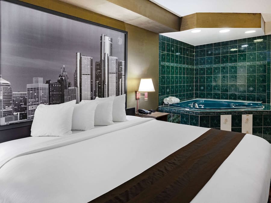 Suite, 1 trĂšs grand lit, bain Ă remous