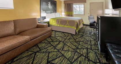 Super 8 by Wyndham Wooster