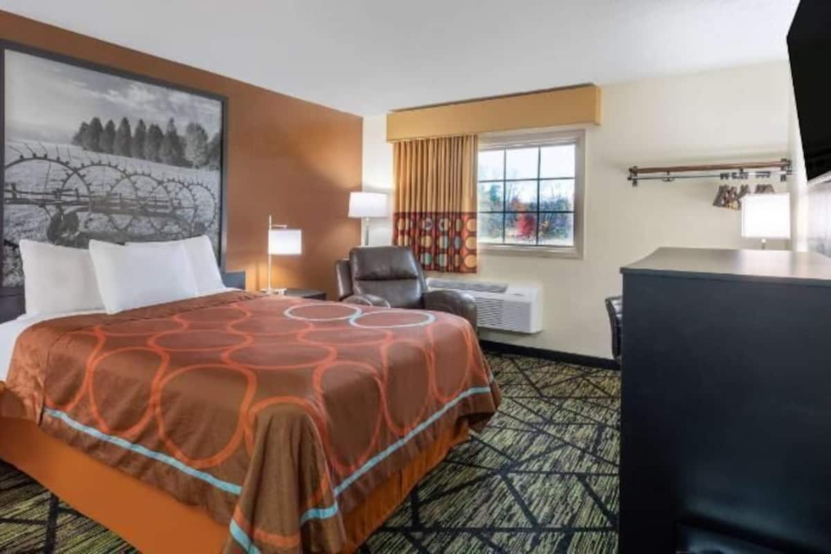 Escritorio, cortinas blackout, wifi gratis y ropa de cama