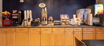 Super 8 by Wyndham Wooster