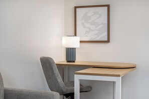 ห้องสวีท, 1 ห้องนอน | เตารีด/โต๊ะรีดผ้า, เปล/เตียงเด็กอ่อน (ฟรี), เตียงเสริม (ฟรี), Wi-Fi ฟรี