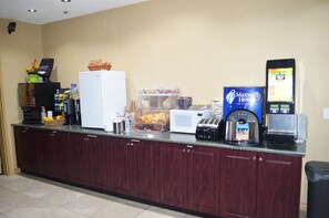 Desayuno continental gratuito y diario