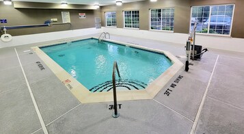 Una piscina cubierta