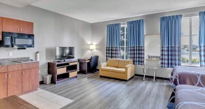 Super 8 by Wyndham Smithfield/Selma