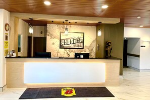 Front of property - Super 8 by Wyndham Hinton (Hinton)