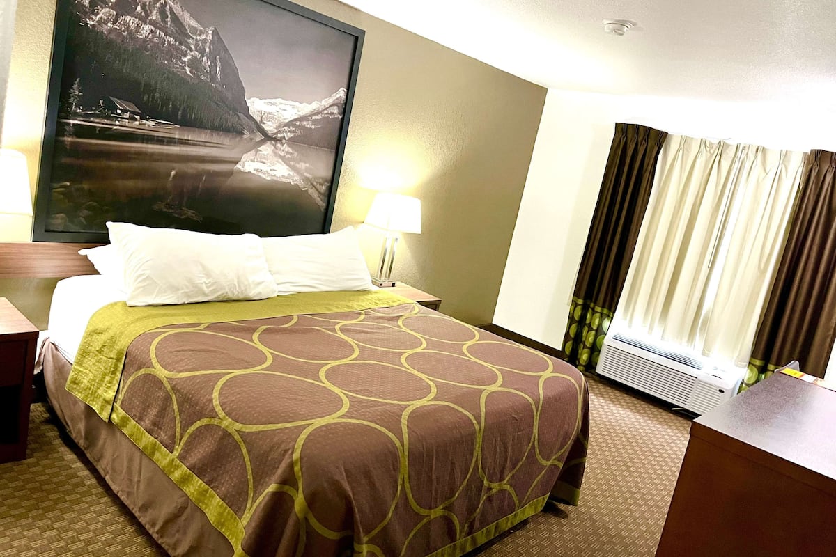 Business Room, 1 King Bed, Non Smoking