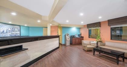 Super 8 by Wyndham Tulsa/Route 66