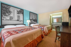Desk, free cribs/infant beds, free rollaway beds, free WiFi - Super 8 by Wyndham Tulsa/Route 66 (Tulsa)