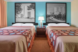 Desk, free cots/infant beds, free rollaway beds, free WiFi - Super 8 by Wyndham Tulsa/Route 66 (Tulsa)