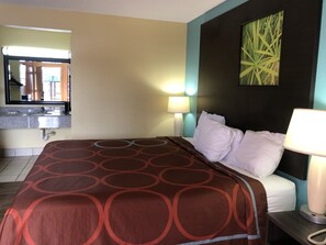 Desk, free cots/infant beds, free rollaway beds, free WiFi - Super 8 by Wyndham Tulsa/Route 66 (Tulsa)