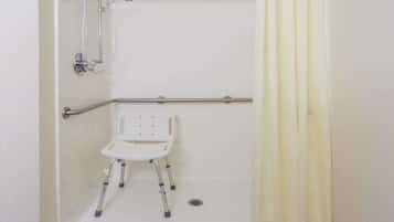 Standard Room, 1 Queen Bed, Accessible | Bathroom | Combined shower/tub, free toiletries, hair dryer, towels