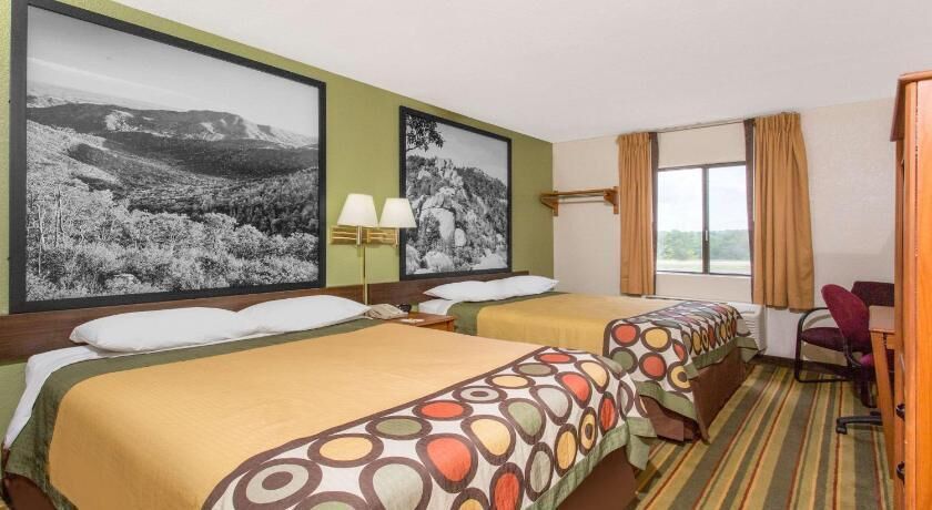 Cortinas blackout, tabla de planchar con plancha y wifi gratis 