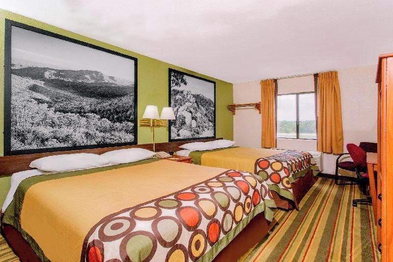 Cortinas blackout, tabla de planchar con plancha y wifi gratis 