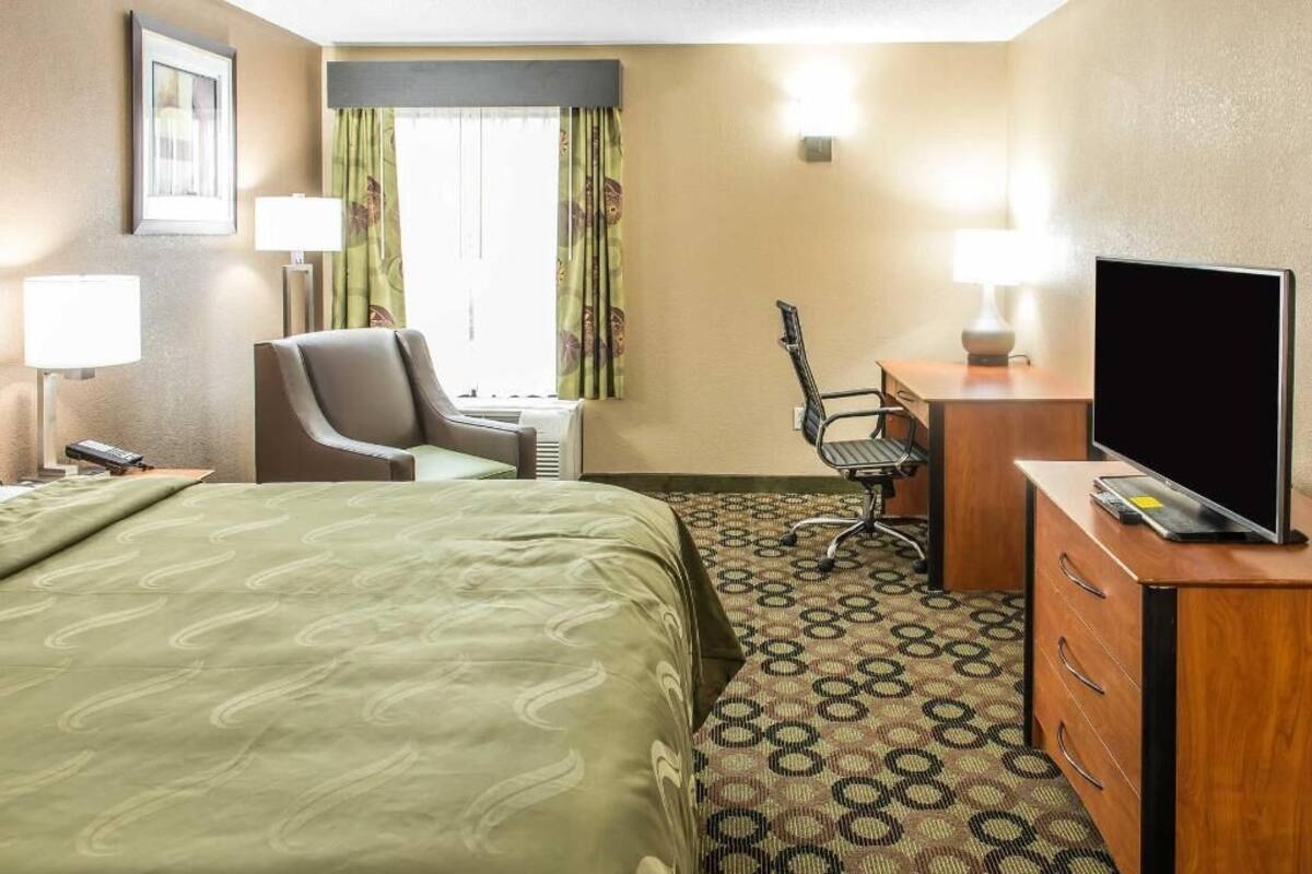 Pillowtop beds, desk, laptop workspace, blackout drapes