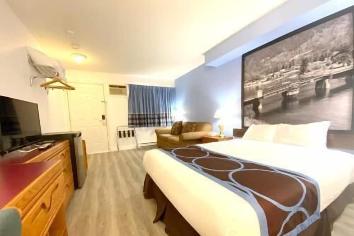 Cunas gratuitas, wifi gratis, ropa de cama y despertador