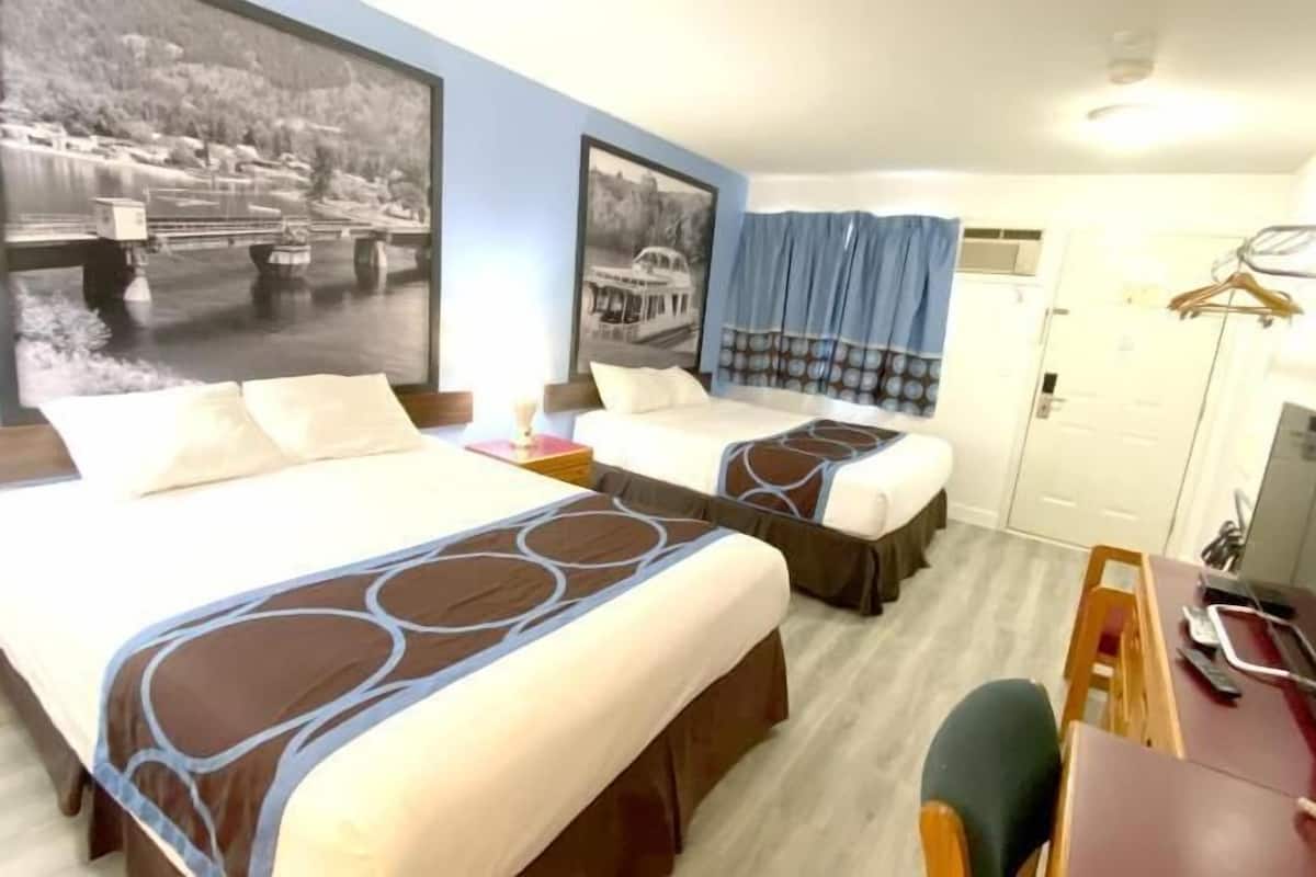 Cunas gratuitas, wifi gratis, ropa de cama y despertador