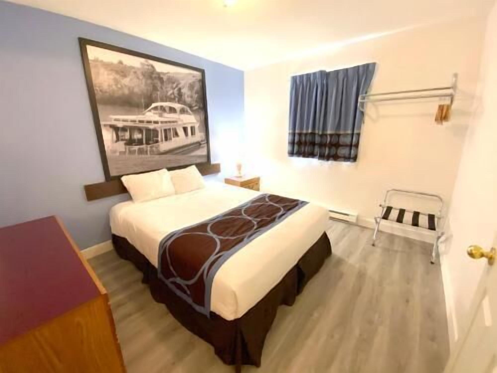 Cunas gratuitas, wifi gratis, ropa de cama y despertador 