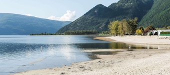 Super 8 by Wyndham Sicamous