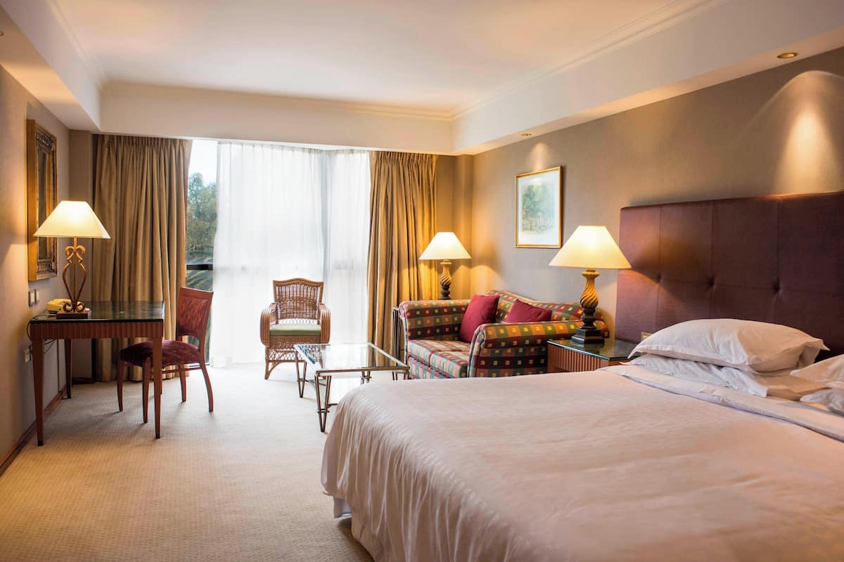 Classic-Zimmer, 1 King-Bett | Hochwertige Bettwaren, Minibar, Zimmersafe, Schreibtisch
