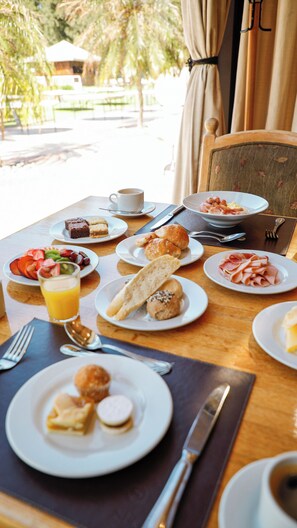 Daily buffet breakfast for a fee - Sheraton Pilar Hotel and Convention Center (La Lonja)