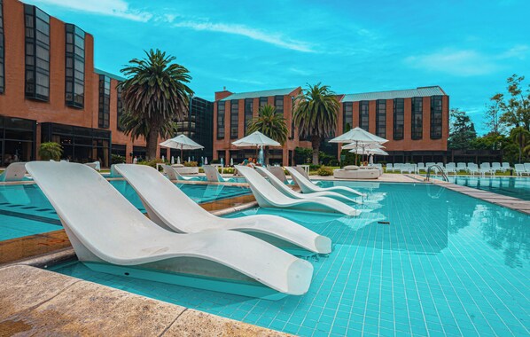 Piscine couverte, piscine extérieure