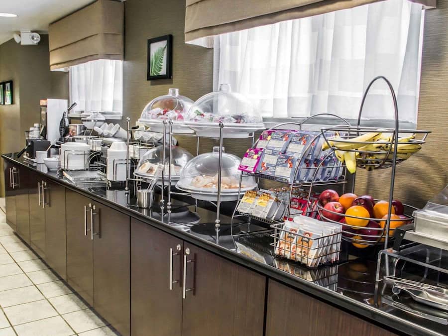 TĂ€gliches inbegriffenes FrĂŒhstĂŒck zur Selbstbedienung