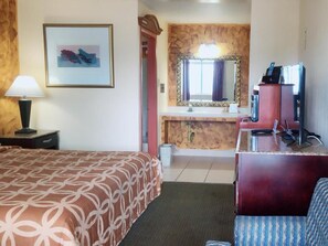 Room, 1 King Bed, Non Smoking | 1 bedroom, desk, free WiFi, bed sheets - Sunflower Inn Atlantic City Absecon (Galloway)