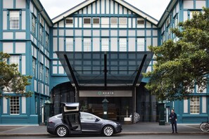 Exterior - Ovolo Sydney Woolloomooloo, a Wyndham Hotel (Woolloomooloo)
